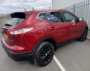 2014 Nissan Qashqai 1.5 Dci Acenta Premium in Red — image 5