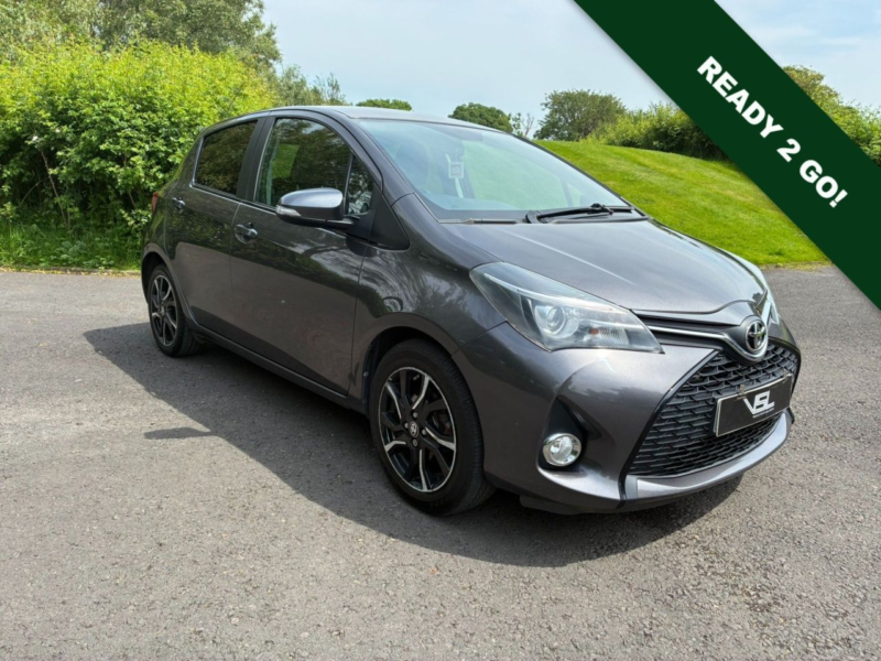 2015 Toyota Yaris 1.33 Dual Vvt-I Sport Hatchback 5dr Petrol Manual Euro 5 Euro 5 (99 Ps) in Grey — image 1