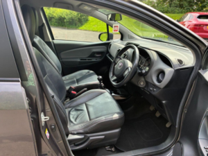2015 Toyota Yaris 1.33 Dual Vvt-I Sport Hatchback 5dr Petrol Manual Euro 5 Euro 5 (99 Ps) in Grey — image 3