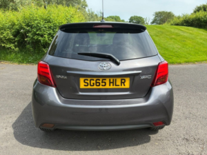 2015 Toyota Yaris 1.33 Dual Vvt-I Sport Hatchback 5dr Petrol Manual Euro 5 Euro 5 (99 Ps) in Grey — image 4