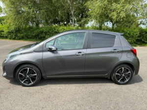 2015 Toyota Yaris 1.33 Dual Vvt-I Sport Hatchback 5dr Petrol Manual Euro 5 Euro 5 (99 Ps) in Grey — image 6
