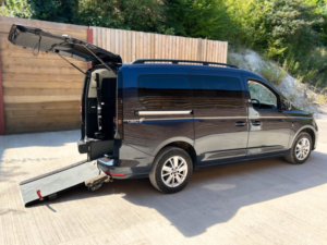 2023 Volkswagen Caddy Maxi 5 SEAT Wheelchair Accessible Disabled Access Vehicle Wav in Blue — image 3