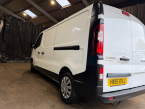 2015 Renault Trafic 1.6 Dci 29 Business Lwb Standard Roof Euro 5 5dr in White — image 4