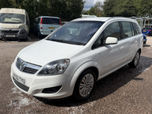 2012 Vauxhall Zafira 1.6 16v Excite in White — image 4