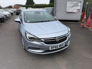2016 Vauxhall Astra 1.4i Turbo Sri Nav Euro 6 5dr in Silver — image 2