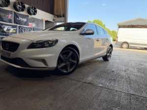 2015 Volvo V40 2.0 D2 R-Design Euro 6 (s/s) 5dr in White — image 3