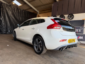 2015 Volvo V40 2.0 D2 R-Design Euro 6 (s/s) 5dr in White — image 4