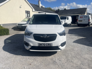 2021 Vauxhall Combo 1.5 Turbo D 2300 Sportive in White — image 2