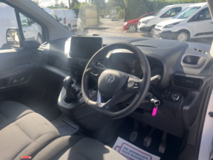 2021 Vauxhall Combo 1.5 Turbo D 2300 Sportive in White — image 3
