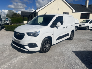 2021 Vauxhall Combo 1.5 Turbo D 2300 Sportive in White — image 4