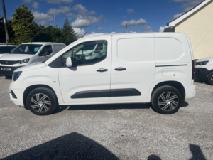 2021 Vauxhall Combo 1.5 Turbo D 2300 Sportive in White — image 5