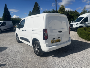 2021 Vauxhall Combo 1.5 Turbo D 2300 Sportive in White — image 6