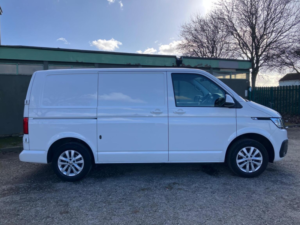 2021 Volkswagen Transporter 2.0 Tdi T30 Highline Fwd Swb Euro 6 (s/s) 5dr in White — image 5