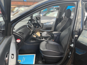 2013 Hyundai Ix35 1.7 Crdi Se Euro 5 (s/s) 5dr (nav) in Black — image 4