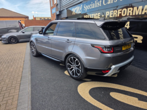 2021 Land Rover Range Rover Sport 3.0 D300 Mhev Hse Silver in Grey — image 4