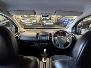 2011 Nissan Note 1.6 16v Tekna in Beige — image 2