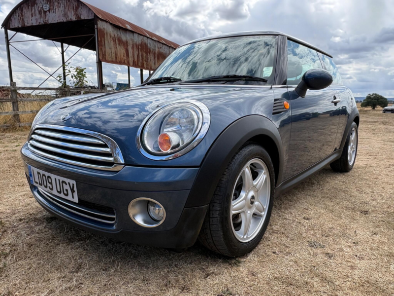 2009 MINI Hatch 1.6 Cooper Steptronic Euro 4 3dr in Blue — image 1
