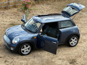 2009 MINI Hatch 1.6 Cooper Steptronic Euro 4 3dr in Blue — image 3