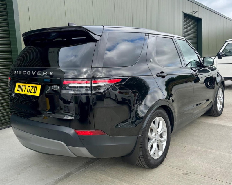 2017 Land Rover Discovery 3.0 Td V6 Se Auto 4WD Euro 6 (s/s) 5dr in Black — image 1
