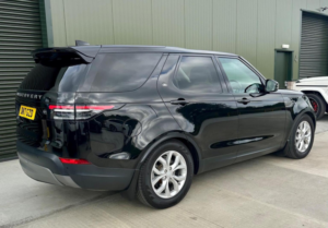 2017 Land Rover Discovery 3.0 Td V6 Se Auto 4WD Euro 6 (s/s) 5dr in Black — image 3