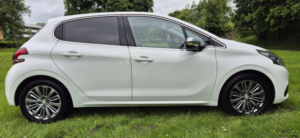 2016 Peugeot 208 1.2 Puretech Allure in White — image 6