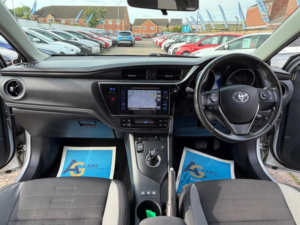 2016 Toyota Auris 1.8 Vvt-H Design CVT Euro 6 (s/s) 5dr in Silver — image 2
