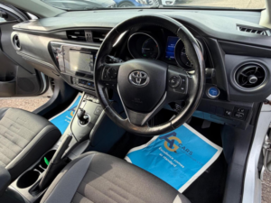 2016 Toyota Auris 1.8 Vvt-H Design CVT Euro 6 (s/s) 5dr in Silver — image 3