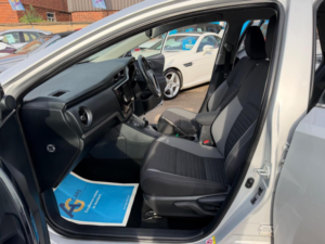 2016 Toyota Auris 1.8 Vvt-H Design CVT Euro 6 (s/s) 5dr in Silver — image 4