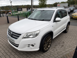 2009 Volkswagen Tiguan 2.0 Tdi R-Line in White — image 2