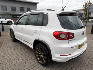 2009 Volkswagen Tiguan 2.0 Tdi R-Line in White — image 3
