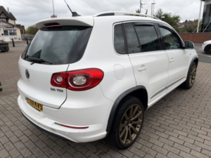 2009 Volkswagen Tiguan 2.0 Tdi R-Line in White — image 4