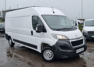 2022 Peugeot Boxer 335 Professional — image 2