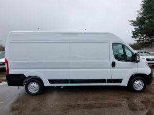 2022 Peugeot Boxer 335 Professional — image 6