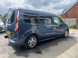 2021 Ford Grand Tourneo Connect 1.5 Tourneo Connect Titanium Grand Tourneo 1.5l Ecoblue 120ps Fwd 8 Speed Automatic in Blue — image 6