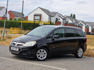 2010 Vauxhall Zafira 1.6 16v Design MPV 5dr Petrol Manual Euro 4 (115 Ps) in Black — image 3
