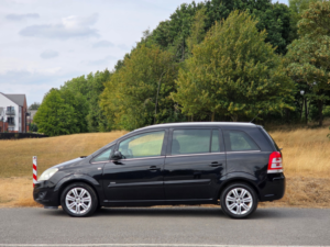 2010 Vauxhall Zafira 1.6 16v Design MPV 5dr Petrol Manual Euro 4 (115 Ps) in Black — image 4