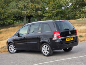 2010 Vauxhall Zafira 1.6 16v Design MPV 5dr Petrol Manual Euro 4 (115 Ps) in Black — image 5