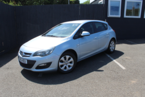 2015 Vauxhall Astra 1.4 I Design in Silver — image 3