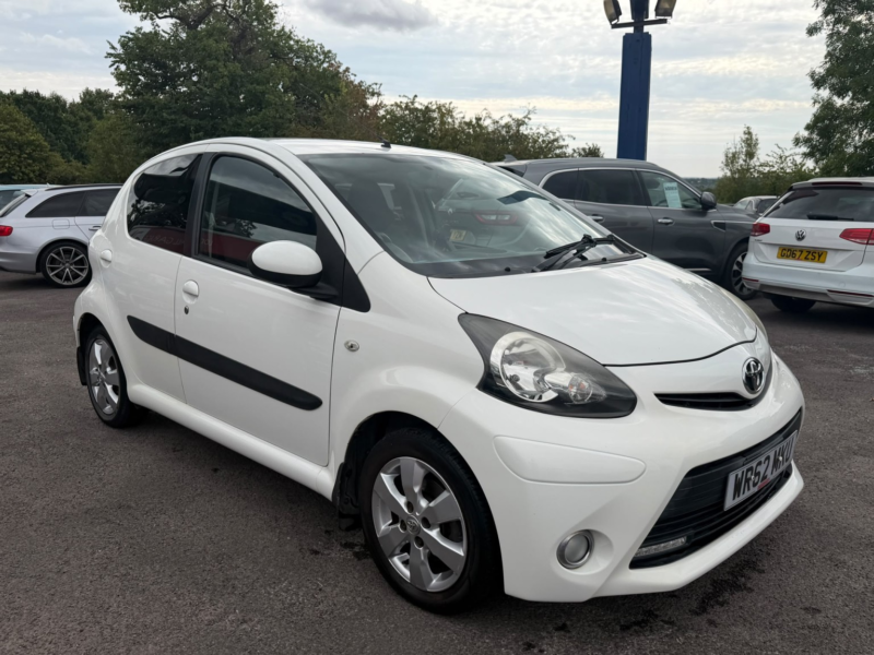 2013 Toyota Aygo 1.0 Vvt-I Fire in White — image 1