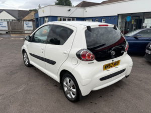 2013 Toyota Aygo 1.0 Vvt-I Fire in White — image 2