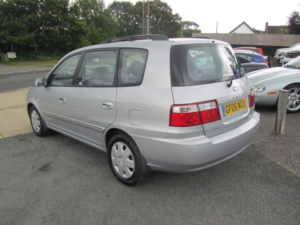 2006 Kia Carens 2.0 Crdi Le 5dr in Silver — image 2