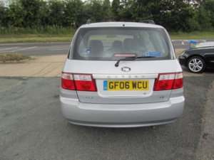 2006 Kia Carens 2.0 Crdi Le 5dr in Silver — image 4