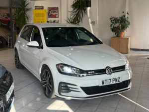 2017 Volkswagen Golf 2.0 Tdi Bluemotion Tech Gtd in White — image 2