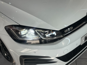 2017 Volkswagen Golf 2.0 Tdi Bluemotion Tech Gtd in White — image 3