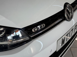 2017 Volkswagen Golf 2.0 Tdi Bluemotion Tech Gtd in White — image 4
