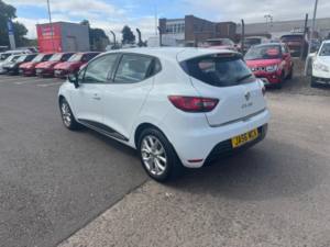 2016 Renault Clio 1.2 16v Dynamique Nav Hatchback 5dr Petrol Manual Euro 6 (75 Ps) in White — image 3