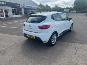 2016 Renault Clio 1.2 16v Dynamique Nav Hatchback 5dr Petrol Manual Euro 6 (75 Ps) in White — image 4
