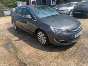 2013 Vauxhall Astra 1.6 16v Se Euro 5 5dr in Grey — image 3