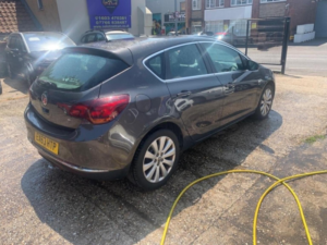 2013 Vauxhall Astra 1.6 16v Se Euro 5 5dr in Grey — image 4