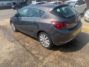 2013 Vauxhall Astra 1.6 16v Se Euro 5 5dr in Grey — image 5